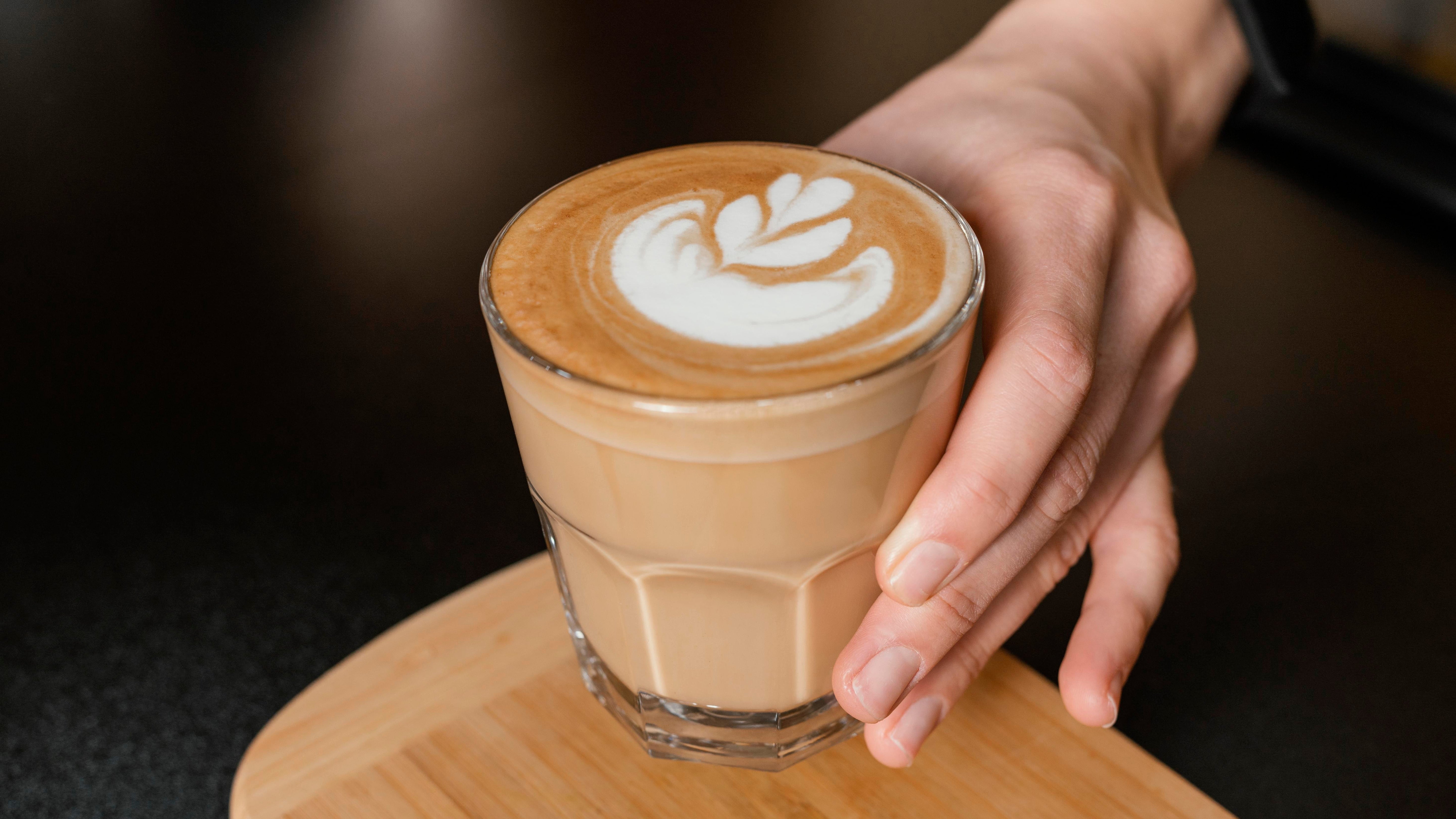 Zubereitung eines perfekten Cappuccino - MY COFFEE CUP