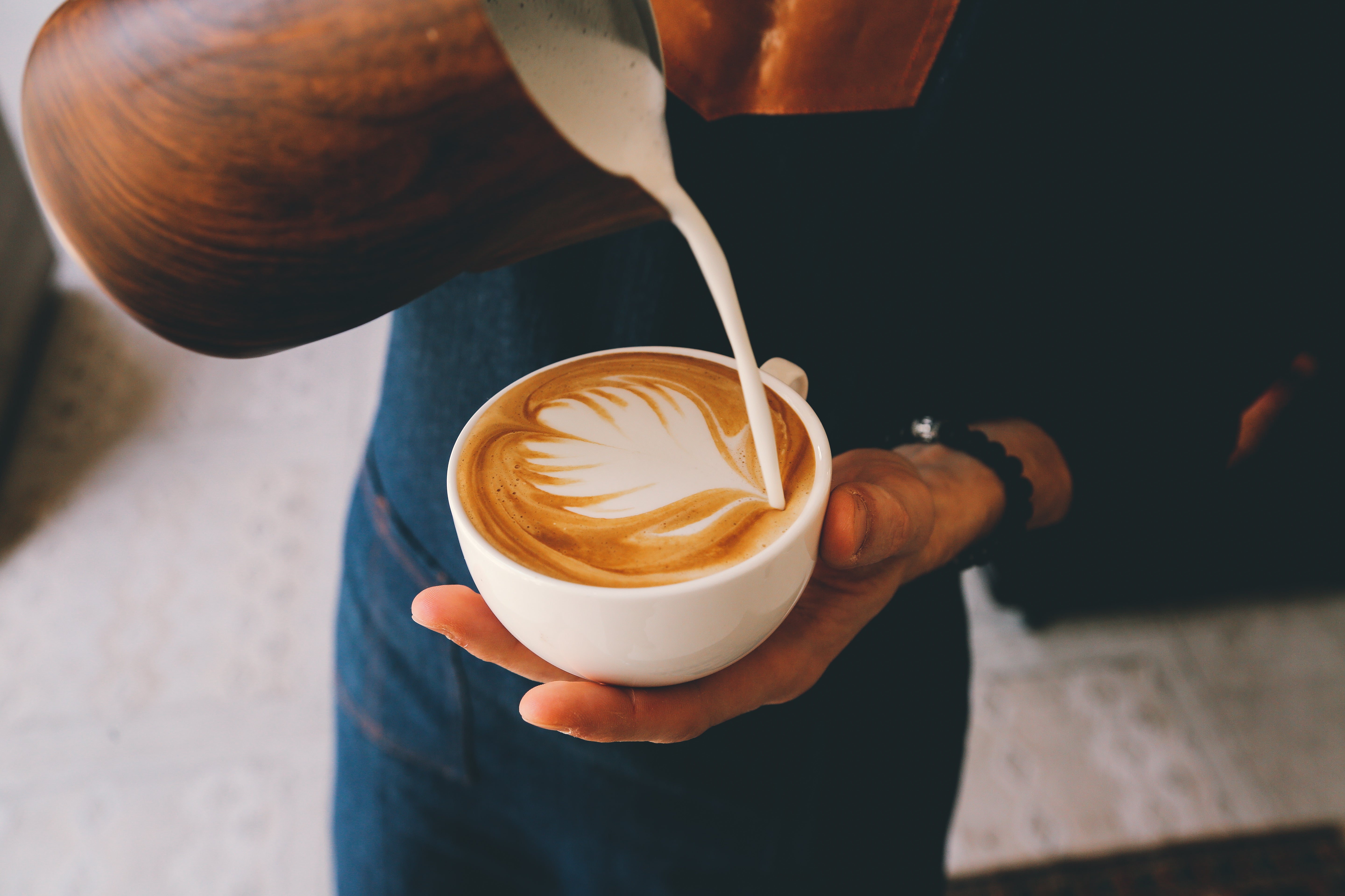 Meisterhafte Milchkaffee-Zubereitung: Ihr Weg zum perfekten Genuss